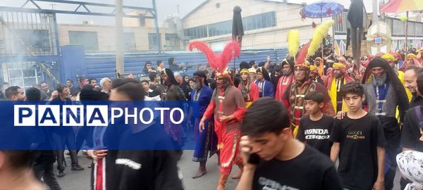 استقبال عزاداران حسینی از کاروان نمادین اسرای کربلا در قم