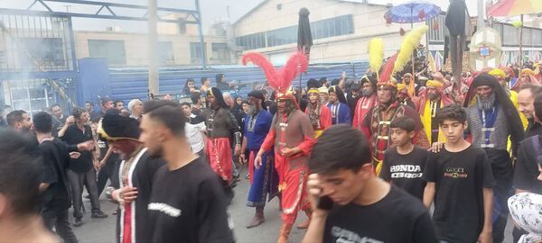 استقبال عزاداران حسینی از کاروان نمادین اسرای کربلا در قم