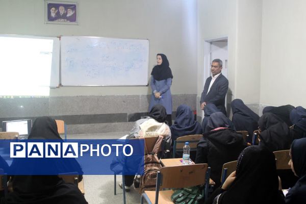 بازدید نماینده مردم جنوب کرمان از کلاس های آمادگی امتحانات نهایی