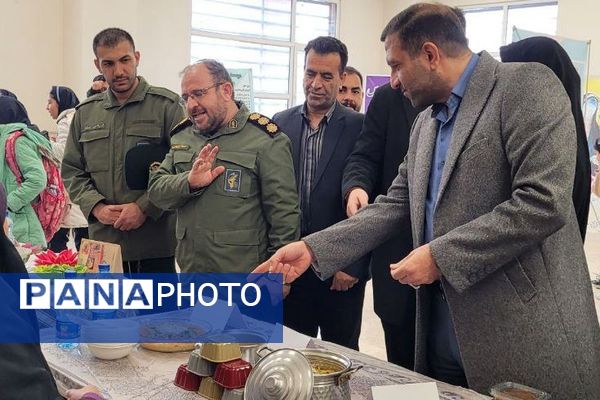 جشنواره غذاهای بومی محلی در سرای محله نسیم شهر