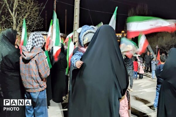 در کنار هم ایستاده ایم-۲