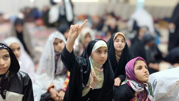 آیین معنوی اعتکاف دانش‌آموزان دختر مسجد سیدالشهدای یاسوج
