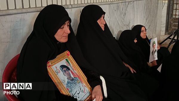 تجدید بیعت مردم بن با سومین رهبر انقلاب اسلامی در آیین گرامیداشت شهدای وطن