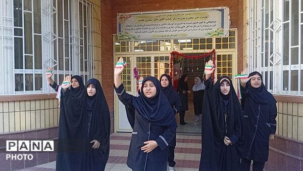 جشن جوانه‌ها در دبیرستان مهر پدری؛ آغاز یک سال پر از خاطره