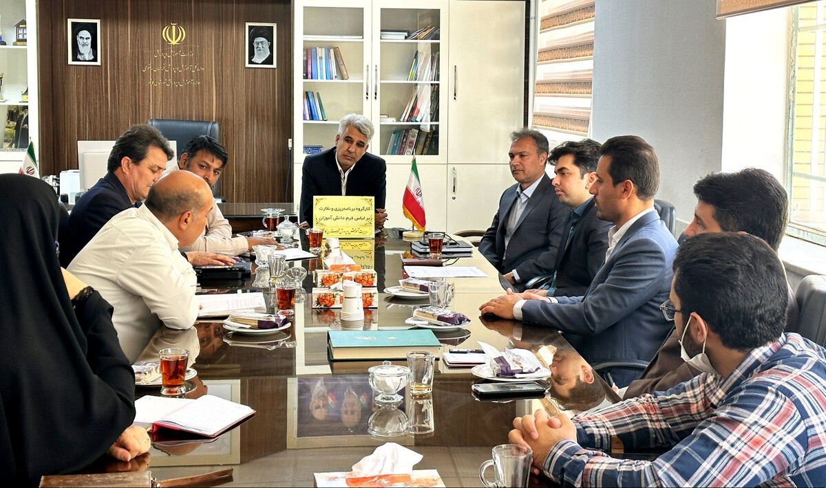 انجمن اولیای مدرسه، متولی ثبت قرارداد لباس فرم دانش‌آموزان است