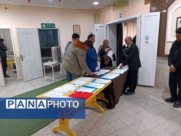 تقدیر از برترین های مدرسه نمونه آیت‌الله خامنه‌ای 