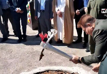 مراسم کلنگ‌زنی مدرسه خیر ساز ۶ کلاسه نرجس خاتون در داریون 