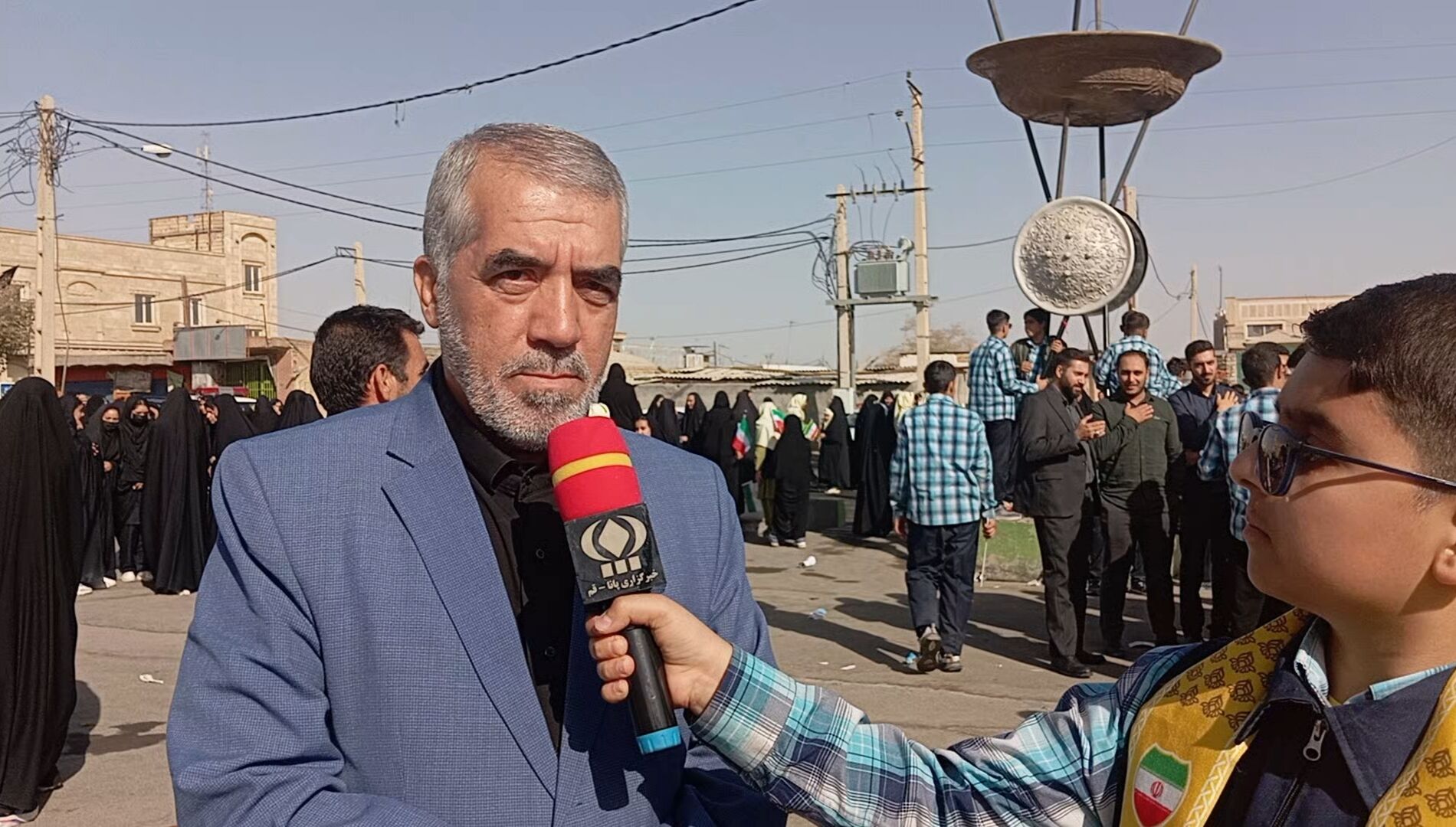 دانش آموزان راه مبارزه با استکبار را با بصیرت ادامه دهند