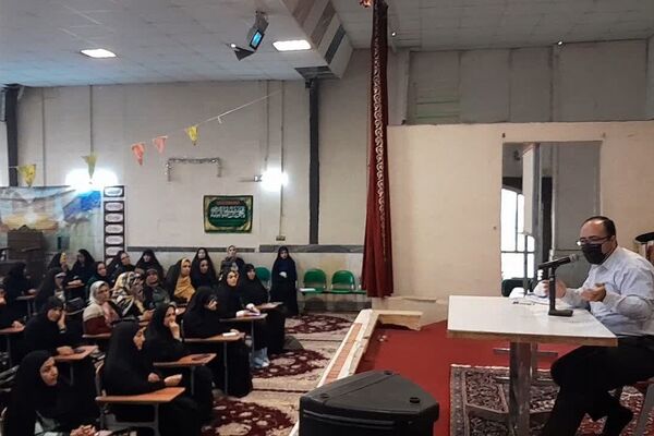 جلسات آموزشی در دبیرستان شاهد علامه طباطبایی ناحیه 2 شهرری 