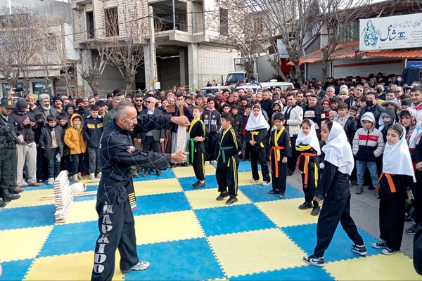 راهپیمایی یوم‌الله ۲۲بهمن با حضور گسترده مردم و نهادها در بانه