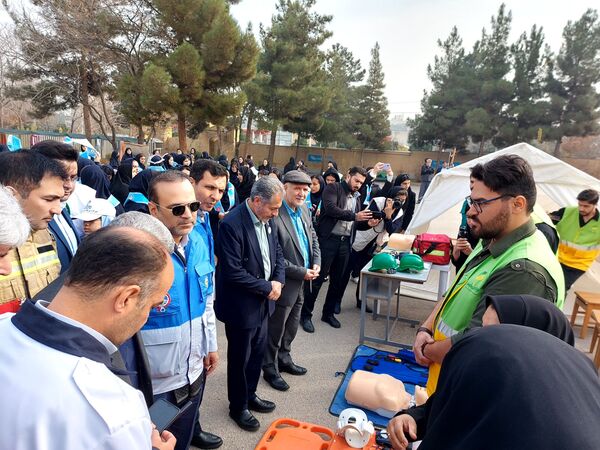 مانور زلزله استانی در هنرستان دخترانه محمودیه ناحیه ۶(2)