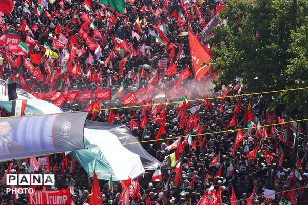 حماسه وفاداری بیعت در پایتخت معنوی ایران؛ بدرقه میلیونی آقای شهید ایران در مشهد مقدس 