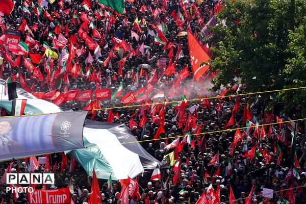 حماسه وفاداری بیعت در پایتخت معنوی ایران؛ بدرقه میلیونی آقای شهید ایران در مشهد مقدس 