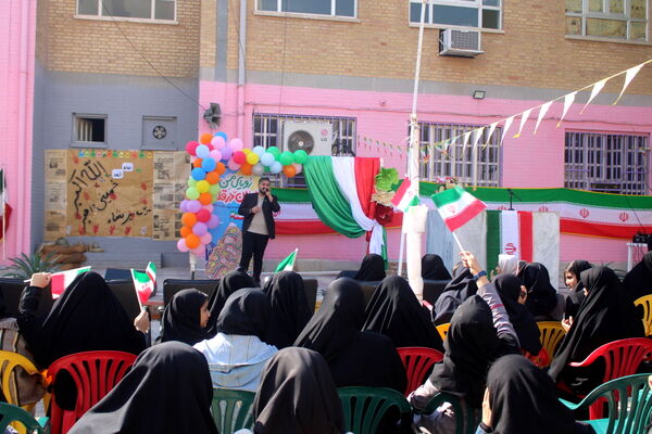 جشن دهه فجر انقلاب اسلامی در دبیرستان رضوان شهرستان بوشهر