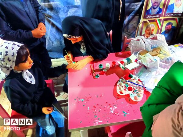 کودکان هم پای والدین در تجمعات شبانه