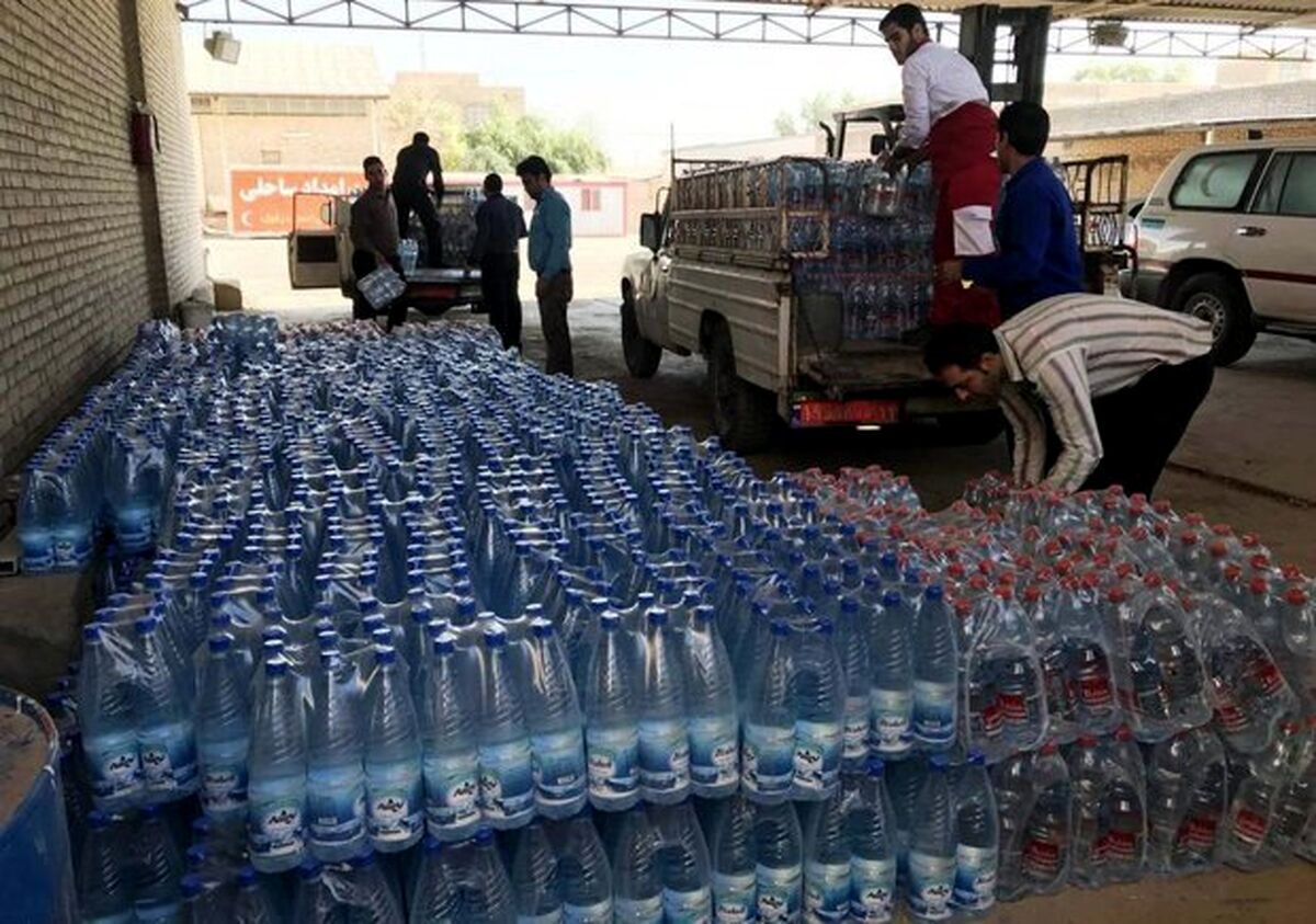 توزیع ۹۰ هزار بطری آب و استقرار تانکرها در مناطق بحرانی یزد