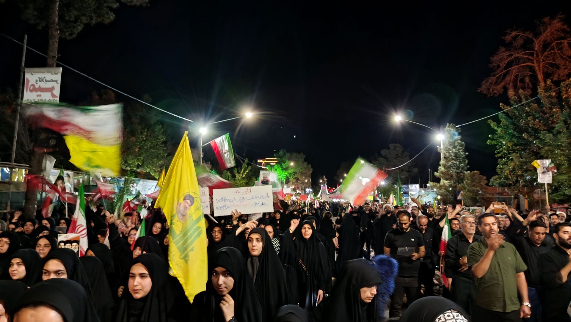عزاداری گسترده در خیابان خرمشهر کاشمر همزمان با اجتماعات شبانه