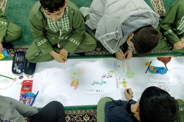 نقاشی همگانی دانش آموزان دبستان شهید رجایی جوه ای از دوستی و اتحاد