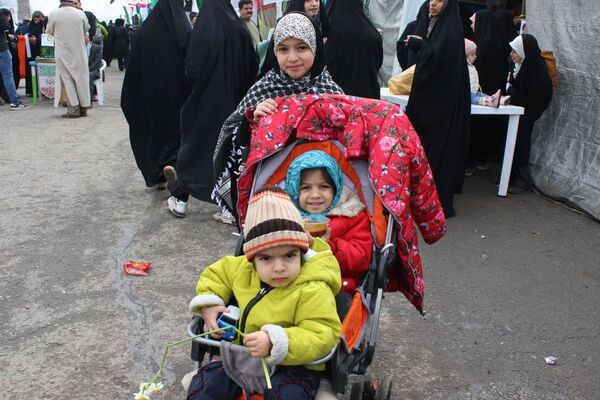 شادپیمایی خانوادگی جشن نیمه شعبان در قم