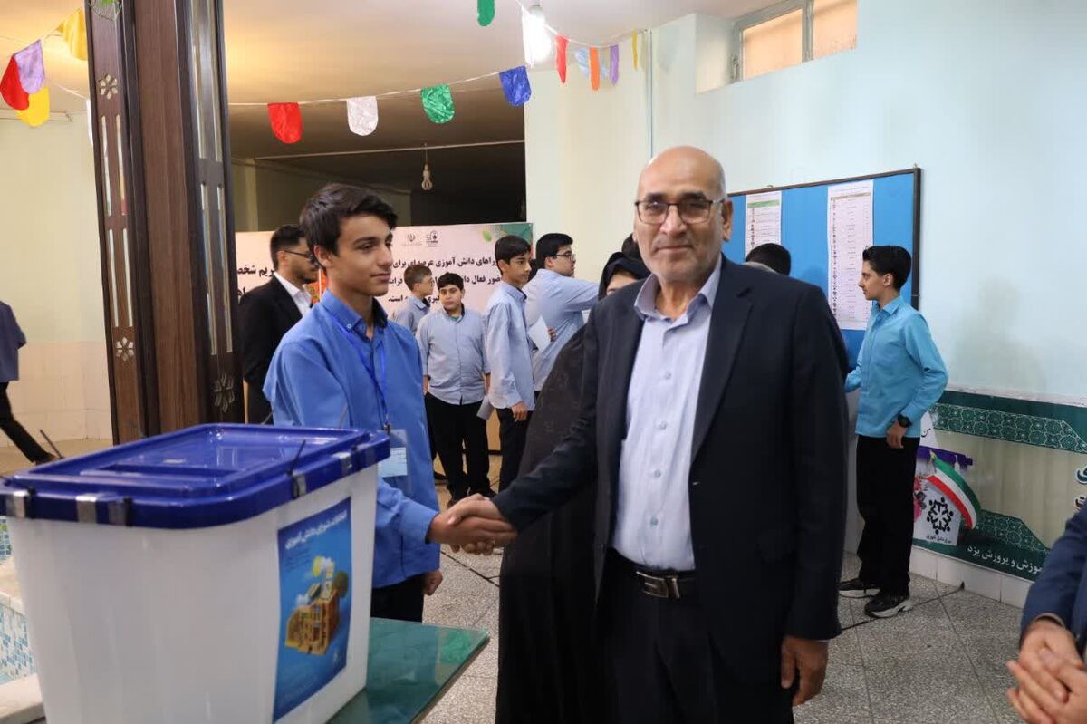 انتخابات شورای دانش‌آموزی دبیرستان پسرانه شاهد افشار 