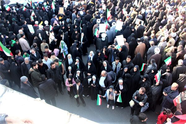 جلوه‌های حضور نوجوانان در راهپیمایی 22 دی مردم قم