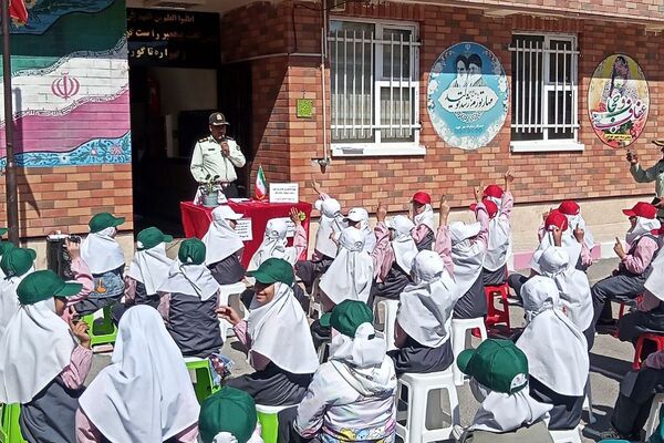 مراسم گرامیداشت هفته نیروی انتظامی در مدارس شهرستان فیروزکوه