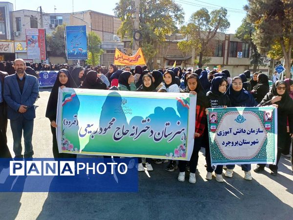 هم‌نوا با ۱۳ آبان؛ بروجرد یک‌صدا علیه استکبار جهانی