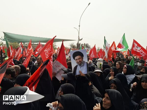 وداع پرشور نوجوانان با آقای شهید ایران 