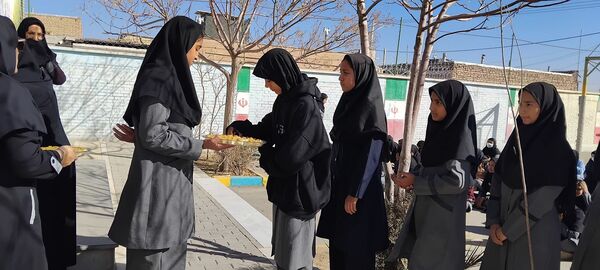 برپایی ایستگاه صلواتی در دبیرستان دخترانه امید 