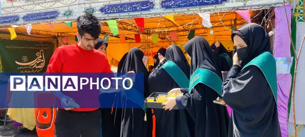 همکاری خادمیاران مدرسه فاطمیه با چایخانه دانش‌آموزی حضرت رضا (ع) در شیروان