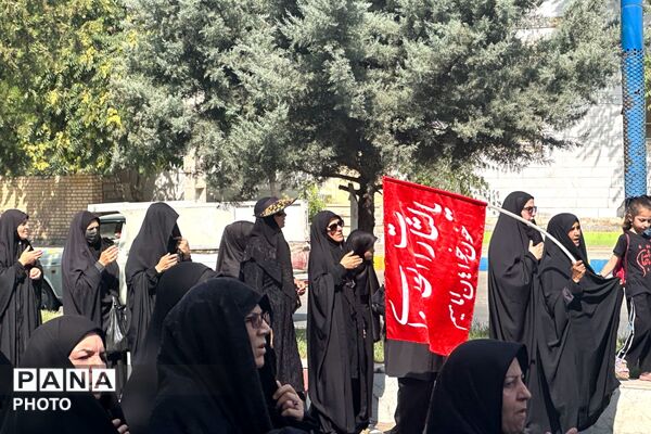 آیین جاماندگان اربعین حسینی در اسلام‌آباد با حضور پرشور مردم