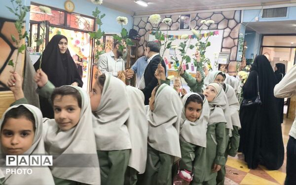 گرامی‌داشت شهیده ستیا تقی‌زاده دانش‌آموز جنگ رمضان مدرسه حاج جعفر بیگلری ناحیه 4 کرج 