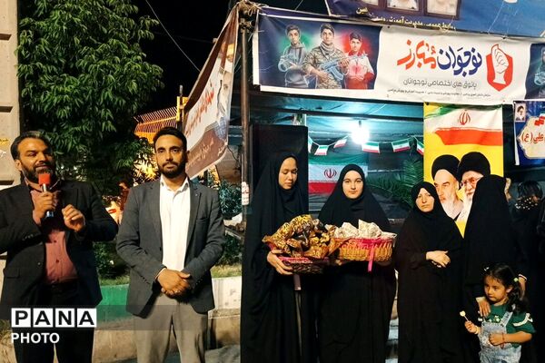 حضور پرشور دانش‌آموزان دبیرستان امام علی(ع) متوسطه اول در غرفه شهدای دانش‌آموز ورامین