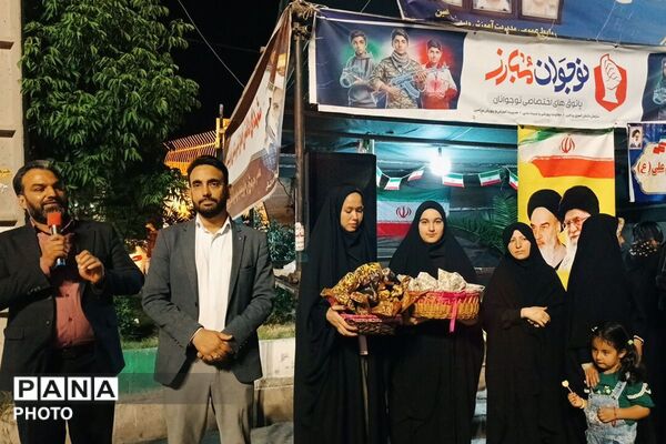 حضور پرشور دانش‌آموزان دبیرستان امام علی(ع) متوسطه اول در غرفه شهدای دانش‌آموز ورامین