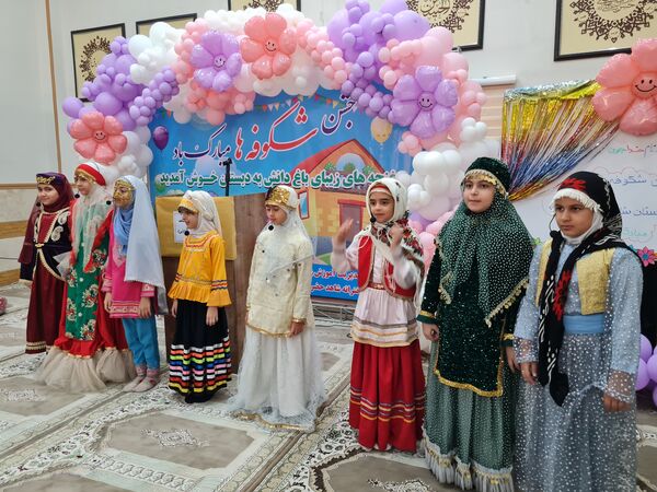 طنین زنگ جشن شکوفه‌ها در مدارس شهرستان اسلامشهر
