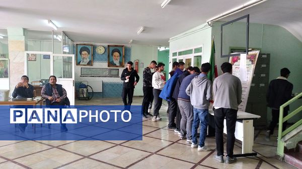 انتخابات شورای دانش‌آموزی دبیرستان نمونه دولتی معلم ساوجبلاغ 