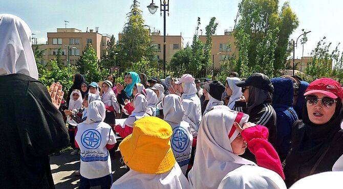 پیام تندرستی دانش‌آموزان دبستان صابران یک شهریار از جاده سلامت