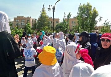 پیام تندرستی دانش‌آموزان دبستان صابران یک شهریار از جاده سلامت