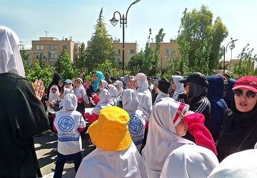 پیام تندرستی دانش‌آموزان دبستان صابران یک شهریار از جاده سلامت