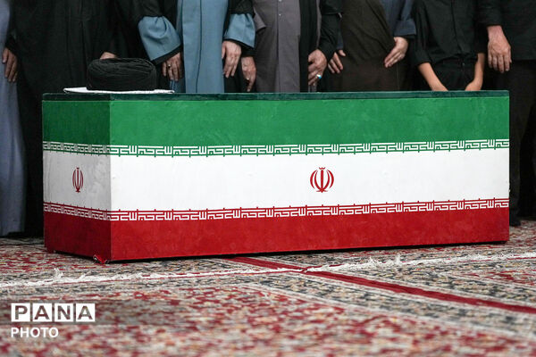 اقامه نماز بر پیکر مطهر رهبر شهید انقلاب در حرم مطهر رضوی-۱