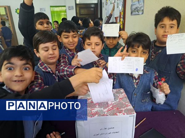 انتخابات شورای دانش‌آموزی در دبستان مبتکران ناحیه ۷