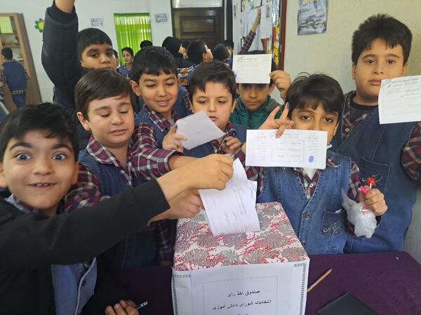 انتخابات شورای دانش‌آموزی در دبستان مبتکران ناحیه ۷