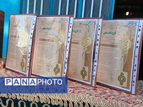  تجلیل از همیاران معلم در دبیرستان فاطمیه