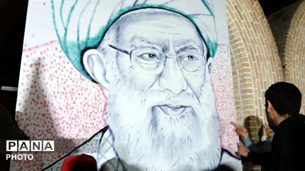 اثر انگشت هایی که قاب رهبر شهید را کامل کردند 