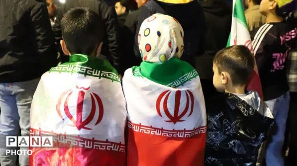ما پای عهدمان با انقلاب می‌مانیم