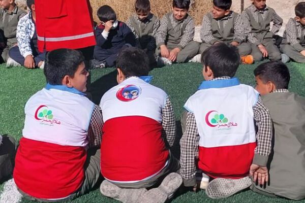 آموزش شرایط اضطراری و پناهگیری در دبستان باقرالعلوم فیروزکوه