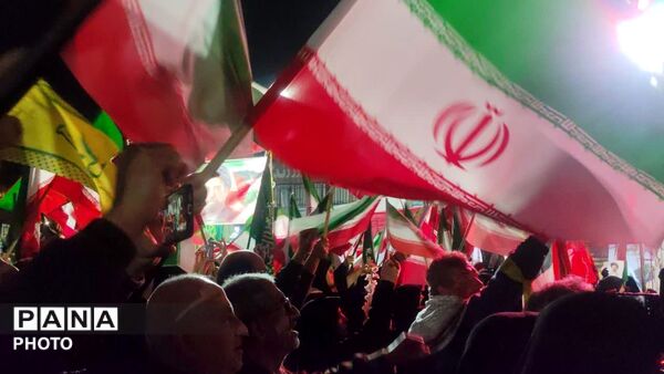 تشییع ۴ شهید ناو دنا در میدان جمهوری