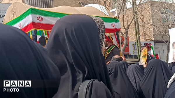 حضور کودکان در تشییع شهدای استان چهارمحال وبختیاری 