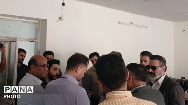 بررسی روند تکمیل پروژه‌ های آموزشی ناحیه ۲ خرم‌ آباد با حضور مسئول قرارگاه عدالت آموزشی وزارت