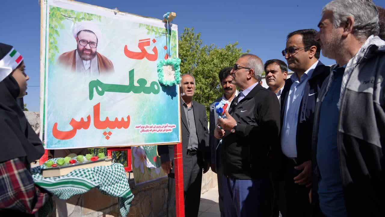 تلاش‌های همکاران و فعالان حوزه تعلیم‌وتربیت مورد تقدیر قرار گرفت
